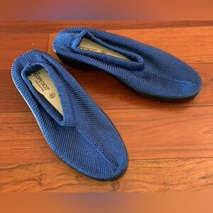 NWOB Arcopedico Navy Blue Shoes 40